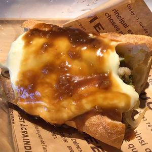 チーズステーキサンドイッチ トッピング グレービーソース