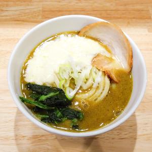 チーズカレーうどん(薬味ネギ、ほうれん草、豚肉1枚、チーズ)※レンジ調理要