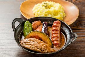 豚角煮とソーセージと野菜のカレー