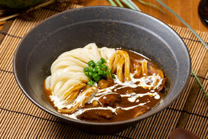 牛すじ冷あつカレーうどん Cold ＆ Hot Beef Tendon Curry Udon
