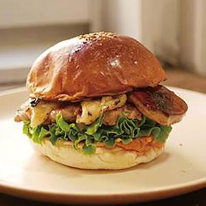 サルシッチャフォアグラブリーチーズバーガー