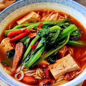 【新メニュー】ライスヌードル麻辣湯(米麻辣)麺とスープのみ