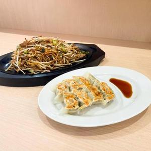 焼そば(並盛) ＆ 一口餃子(8個)