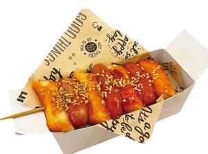 ウィンナー餅串(1本)/Wiener with Ricecake Skewers