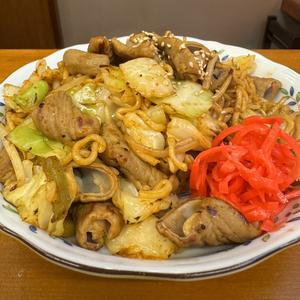 うまホルモンのピリ辛味噌焼きそば
