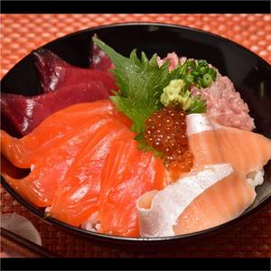すし屋が作った本気の海鮮丼 三門 大好きネタ「彩り5種盛丼」