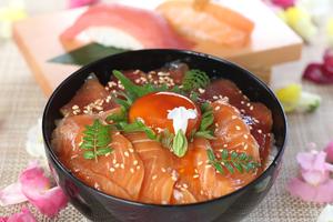 まぐろとサーモンの熟成漬丼