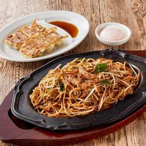 焼きそば大盛温泉玉子入＆餃子