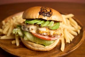3pm Avocado Cheese Burger &French fries