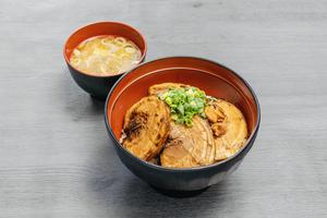 幸丼炙り豚バラチャーシュー丼 大盛(5枚)(手作り味噌汁付き)人気NO1！！