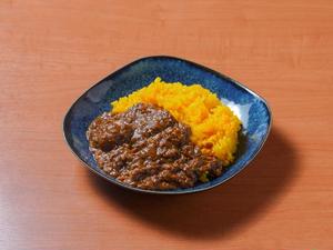 ピリ辛牛すじカレー(ターメリックライス)