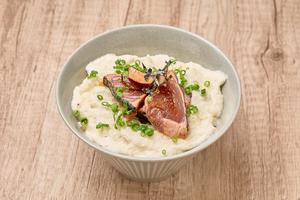 美肌効果に!「たたきカツオのねばとろ丼」