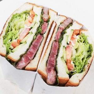 ステーキサラダサンド Steak Salad Sandwich