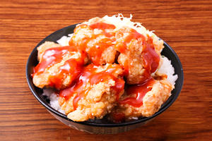 ヤンニョムチキン唐揚げ丼