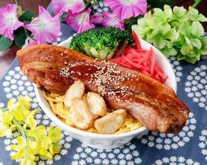 【にんにく爆弾】丸々一本角煮丼(並盛)