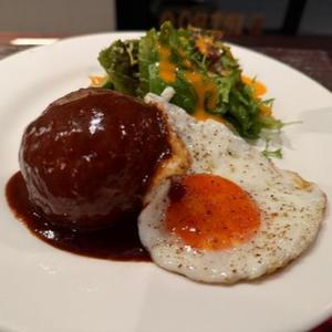 目玉焼きハンバーグ弁当