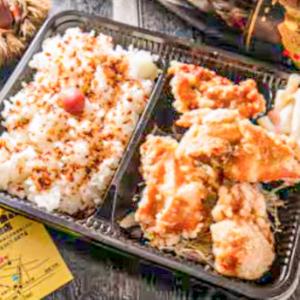 金のもも肉2個+辛いからあげ2個弁当