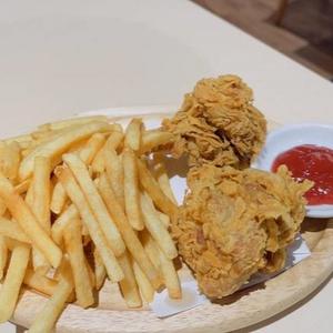 チキン2ピースとポテト