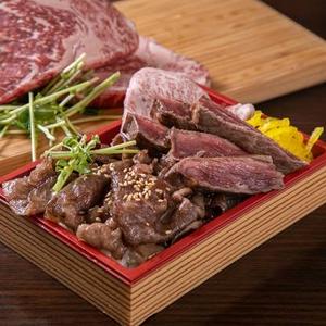 和牛肉盛り重のステーキ乗せ