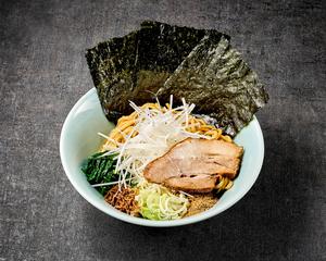 白髪ネギまぜそば(チャーシュー1枚・薬味ネキ・フライドオニオン・魚粉・ホウレン草・ノリ3枚・白髪ネギ)