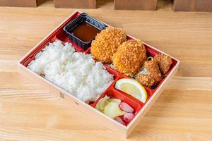 一口牛かつ＆アンガス牛のビーフコロッケ膳