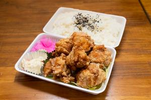 520g《もも》大盛りからあげ弁当 (中津醤油味) 【もも6コ】 520g Momo Large Portion Fried Chicken