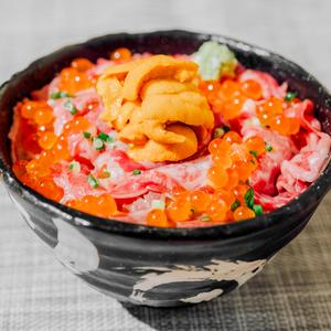 12.炙り牛とろ雲丹いくら丼 雲丹増し