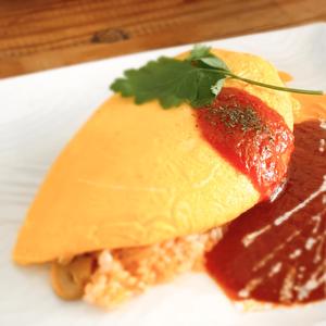 【menu限定】名古屋コーチンの卵を使ったトマトソースのオムライス