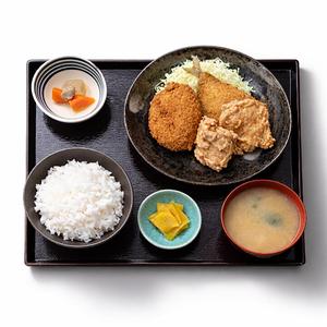 ミックスフライ定食(唐揚げ、アジフライ、コロッケ)