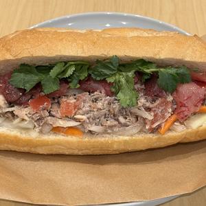 梅サバトマトのバインミー