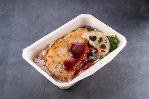 炭火焼ポーク丼