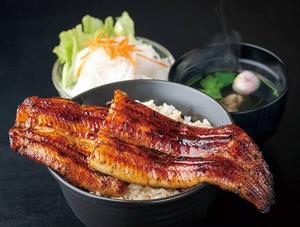【人気No.1コスパ最強】名物「はみ出し」うな丼(タレ・お新香付)