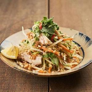 青パパイヤと蒸し鶏のサラダ Green Papaya and Steamed Chicken Salad