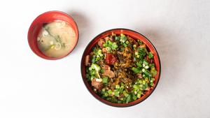 幸丼焼豚辛子高菜丼(特盛り)(手作り味噌汁付き)