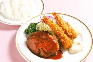 A セット ハンバーグとエビフライ盛り合わせライス付き