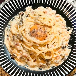 3種のきのこを使ったクリームパスタ