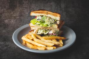 エビとアボカドのサンドイッチ Shrimp ＆ Avocado Sandwich