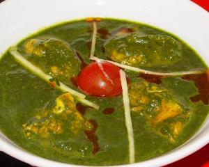 ほうれん草チキンカレー Horenso Chicken ナンorライス付