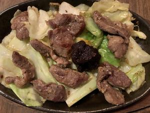 赤の豚ホルモン鉄板焼き(辛味噌)