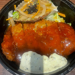 ロースカツ南蛮丼:タルタルソース添え