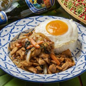 鶏肉のガパオライス Stir-Fried Chicken ＆ Basil Rice (Gapao Gai)