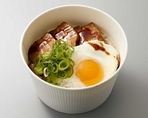 餃子食堂マルケン チャーシューエッグ丼 Roasted Pork Fillet ＆ Eggs Rice Bowl