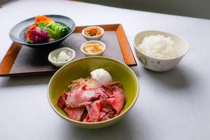 【弁当】人気NO.3！ローストビーフ120g弁当  (サラダと小鉢付)