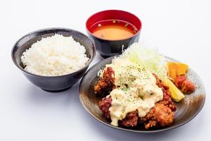 チキン南蛮風からあげ弁当(唐揚げ4個入り、みそ汁付)