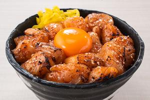 15.炙りトロ肉ホタテのユッケ丼
