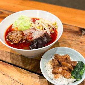麻辣牛肉とスタンダードトッピング麻辣湯(スープ春雨)+ミニ焼豚丼セット
