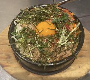 ラムとキムチの石焼ビビンバ