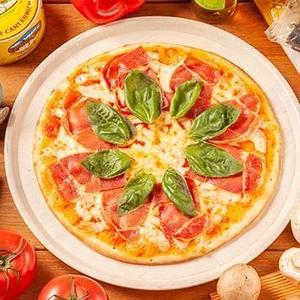 生ハムとバジルのピッツァ Prosciutto and basil