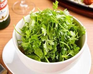 パクチーサラダ Coriander salad