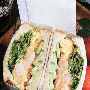 チーズとエビのオムレツサンドイッチ Shrimp ＆Cheese Omelet Sandwich